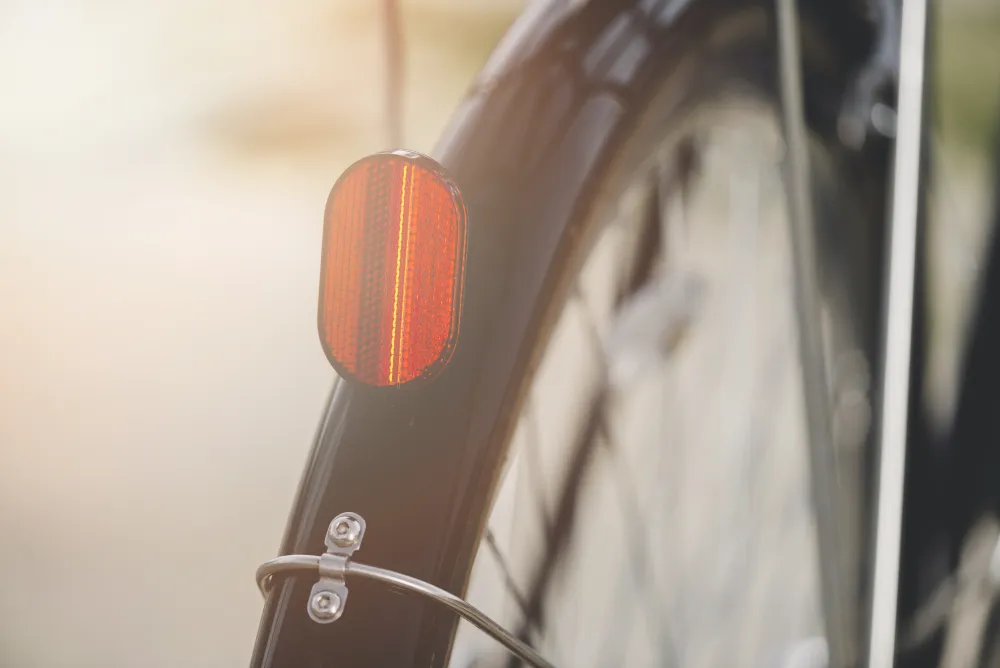 Nahaufnahme des Rücklichts an einem Fahrrad